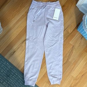 NWT Lululemon lavender dew jogger sweatpants size 4